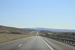 Severní Amerika - USA - Arizona - Silnice 93 směřuje na jihovýchod.
